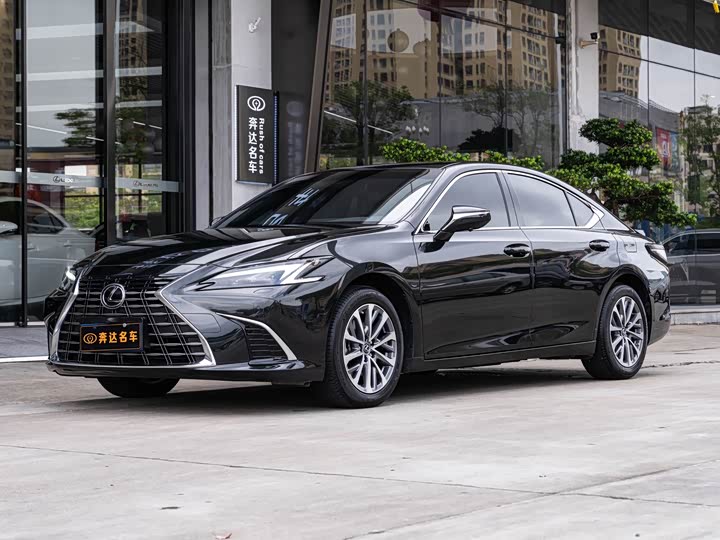 2025 Lexus ES 2025 300h Premium Edition