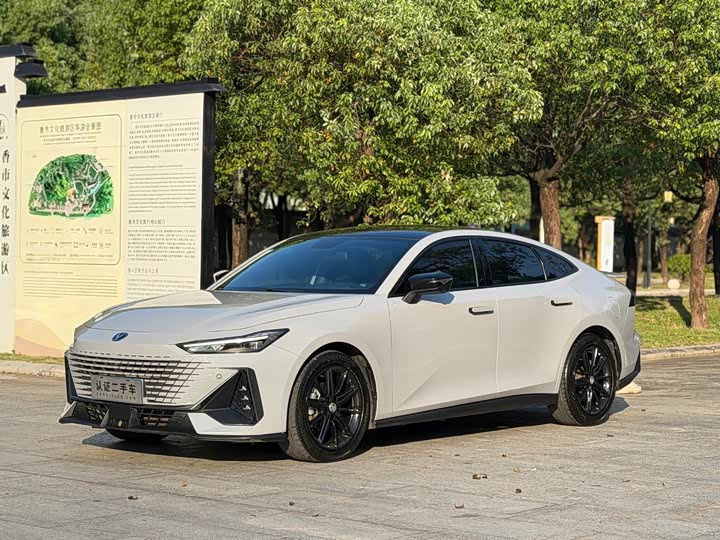 Changan UNI-V 2022 1.5T premium model