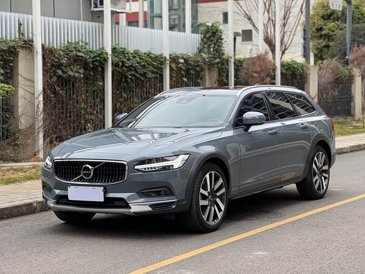 2023 Volvo V90 2023 Cross Country B5 AWD Ultimate