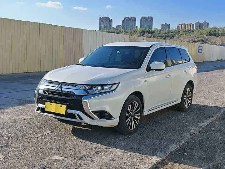 Outlander 2021 facelift 2.0L 2WD smooth version 5 seats