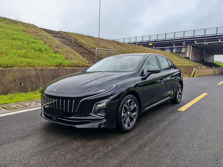 Hongqi E-QM5 2022 431km Charging Enjoyment Edition