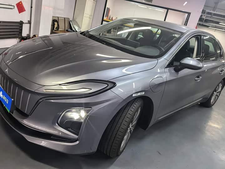Hongqi E-QM5 2024 model 610km PLUS