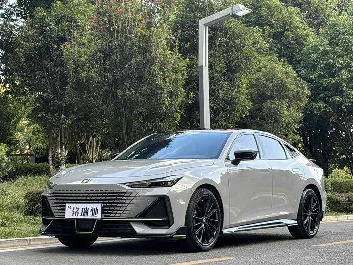 Changan UNI-V 2022 1.5T sports version