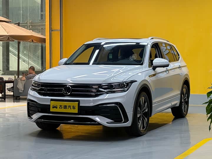 2022 Tiguan L 2022 330TSI automatic two-wheel drive R-Line version