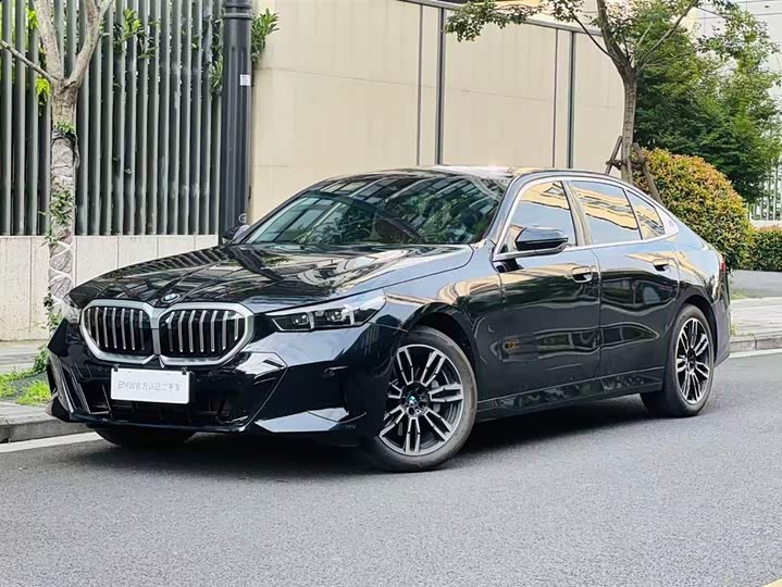 2026 BMW 5 Series 2026 530Li Leading M Sports Package