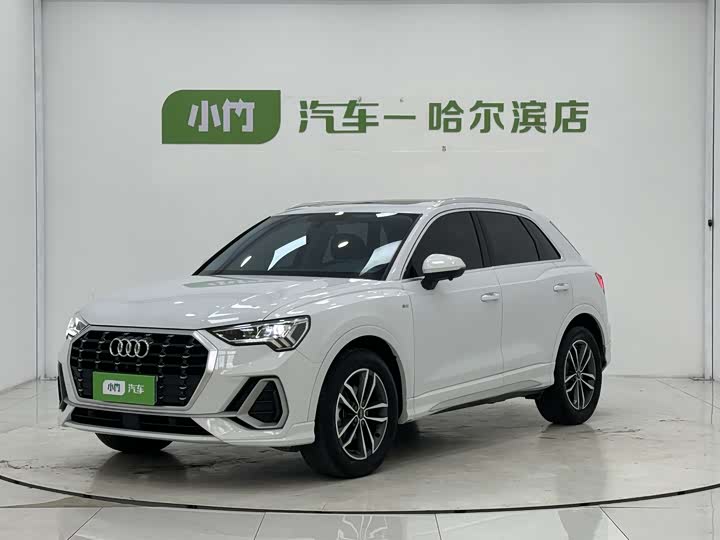 2022 Audi Q3 2022 35 TFSI aggressive and dynamic