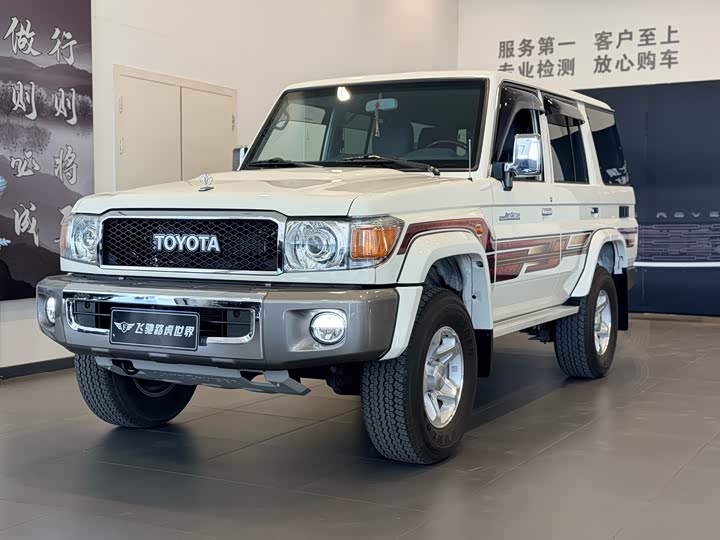 2024 Land Cruiser (imported) LC76 2023 model 4.0L manual