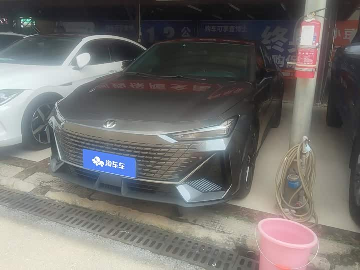 Changan UNI-V 2022 1.5T premium model