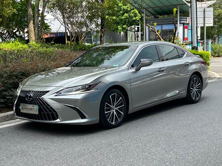 2022 Lexus ES 2022 300h Luxury Edition