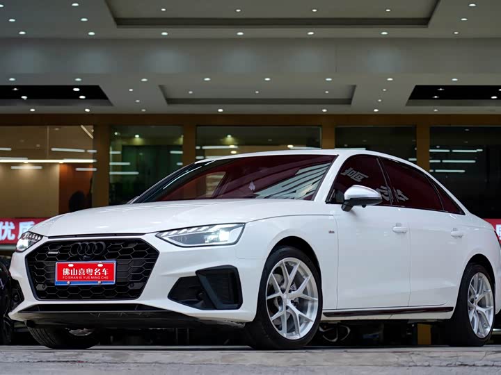 2022 Audi A4L 2022 40 TFSI luxury and dynamic model