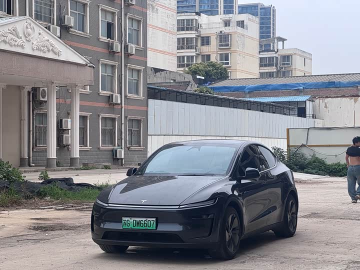 2026 Model Y 2026 long-range rear-wheel drive version