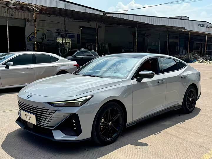 Changan UNI-V 2022 1.5T premium model