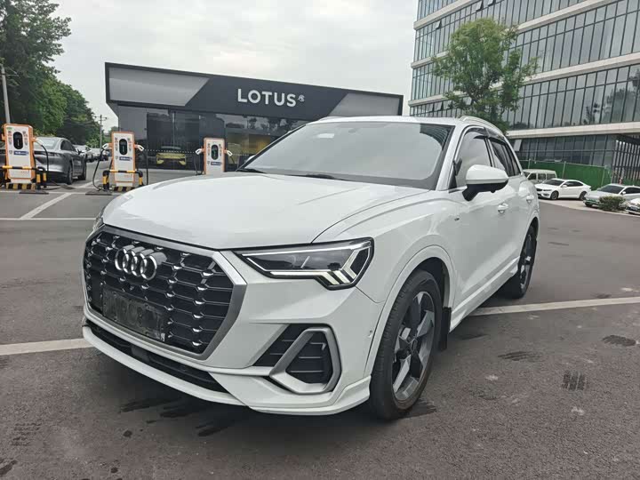 2023 Audi Q3 2023 35 TFSI Fashionable and Elegant Model (1.4T)