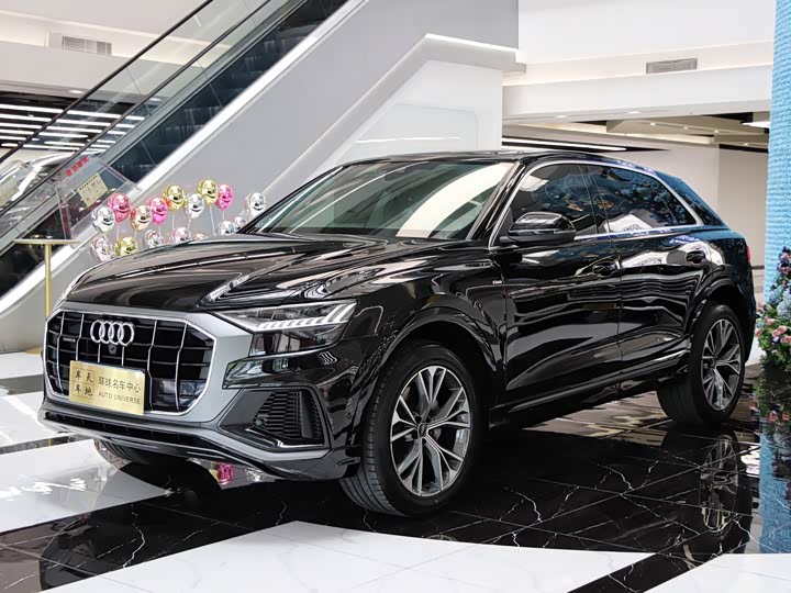 2022 Audi Q8 2022 55 TFSI luxury and dynamic model