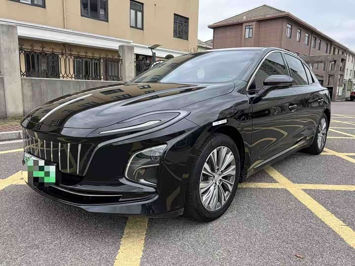 2024 Hongqi E-QM5 2024 500km travel version