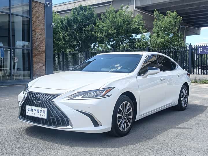 2022 Lexus ES 2021 200 Excellence Edition
