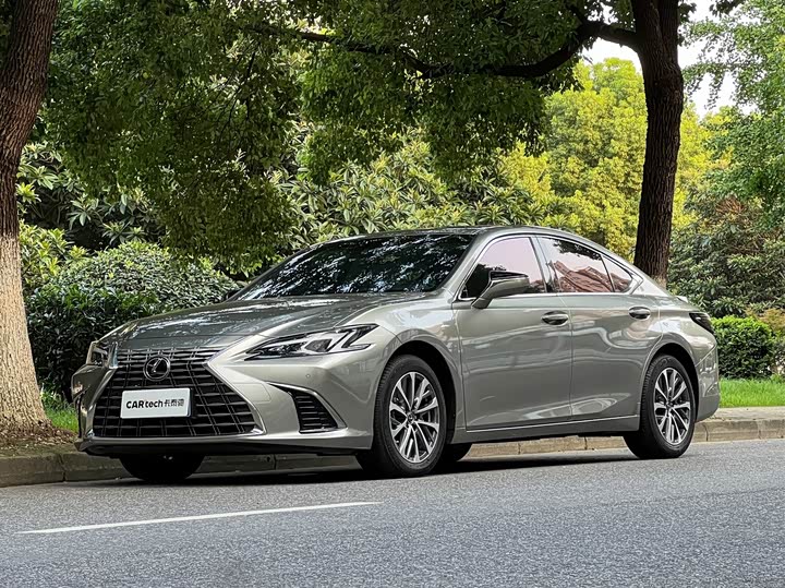 Lexus ES 2025 300h Premium Edition