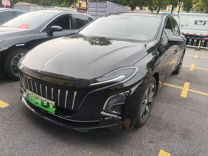 Hongqi E-QM5 2023 facelift basic travel version