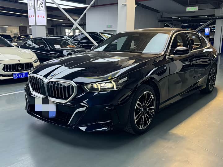 2025 BMW 5 Series 2025 525Li Luxury Package