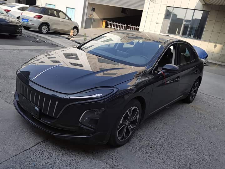 Hongqi E-QM5 2023 facelift basic travel version
