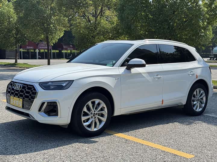 Audi Q5L 2022 40T luxury and dynamic model