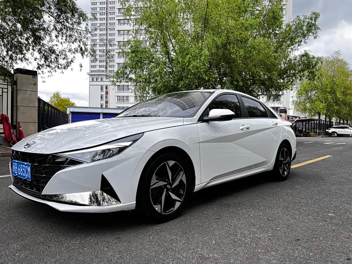 Elantra 2022 240TGDi DCT LUX Premium Edition