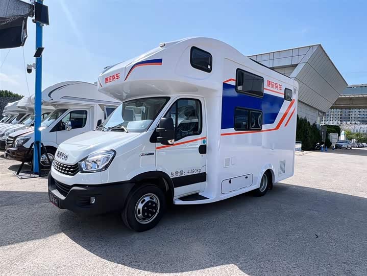 Iveco Wolfson 2026 3.0T six-seater cabin