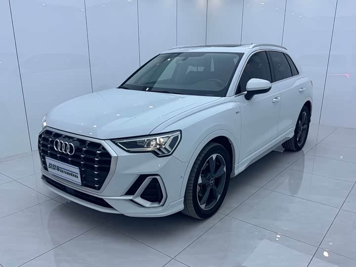Audi Q3 2022 35 TFSI Fashionable and Dynamic