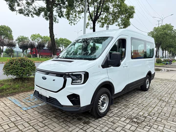 E Transit 2024 multi-purpose passenger car, center axle, center roof, 6 seats, 77.28kWh
