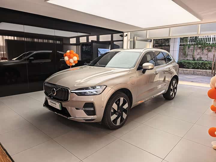 2025 Volvo XC60 plug-in hybrid 2025 plug-in hybrid long-range four-wheel drive Zhiyuan luxury version