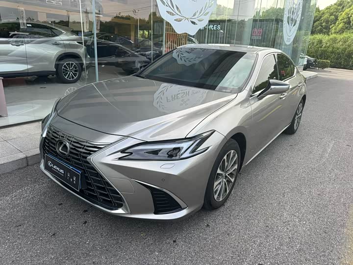 2026 Lexus ES 2025 200 Premium Edition