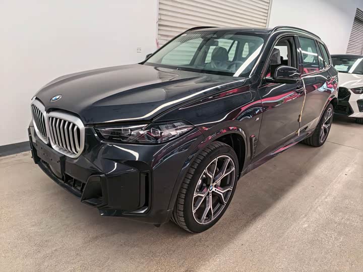 X5 2023 Model xDrive 30Li Deluxe VersionM
