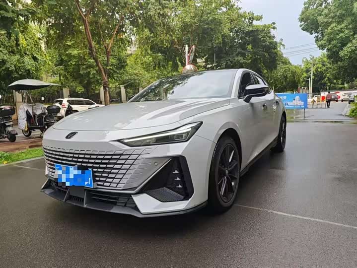 UNI-V 2022 Model 1.5T Premium Version