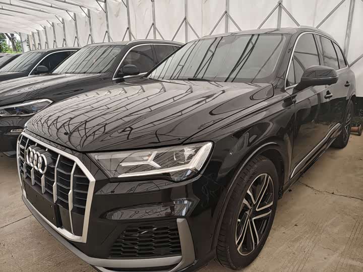 2022 Audi Q7 2022 45 TFSI quattro S line luxury model