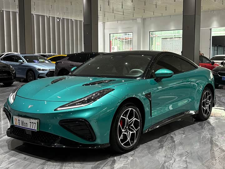 GT 2023 Model 580 AWD Edition
