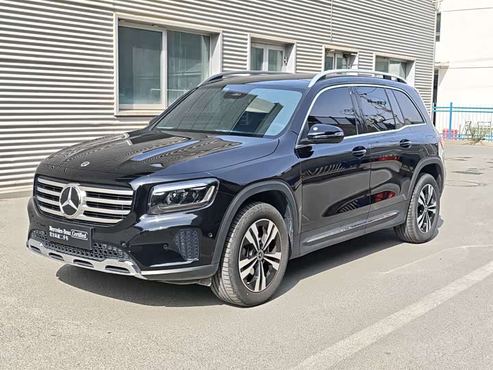 Mercedes-Benz GLB 2025 GLB 200 Fashion Model