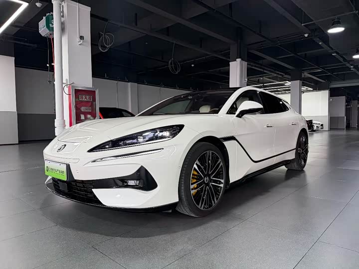 2024 Denza Z9GT 2024 1100 four-wheel drive Ultra version