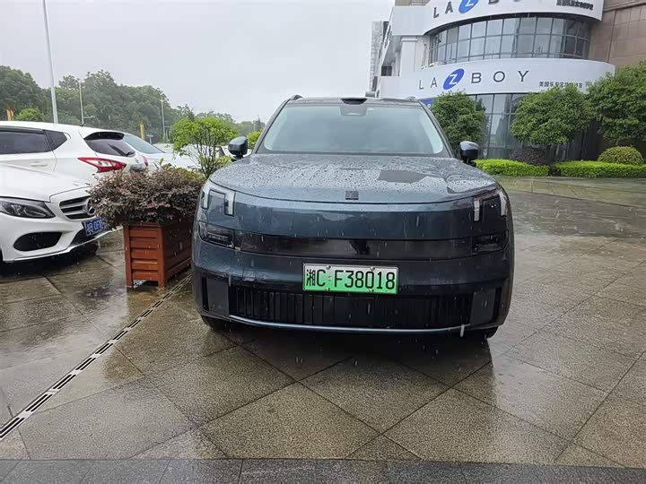 2025 Lynk & Co 900 2025 2.0T Ultra 6-seater