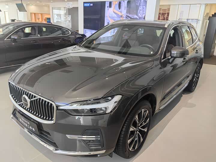 XC60 2025 Model B5 AWDLuxury Edition