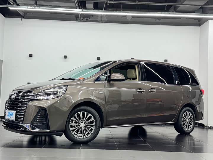 GL8 2023 Model 652T Luxury Version