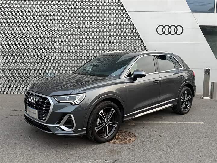 2022 Audi Q3 2022 45 TFSI quattro fashionable and dynamic