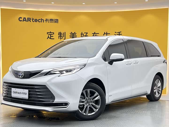 SIENNA 2024 2.5L Hybrid Deluxe Edition