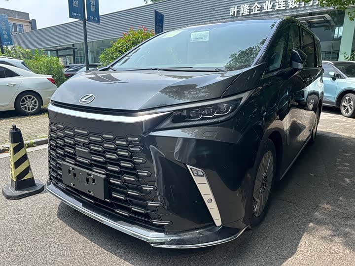 2025 Lexus LM 2025 500h six-seater premium version