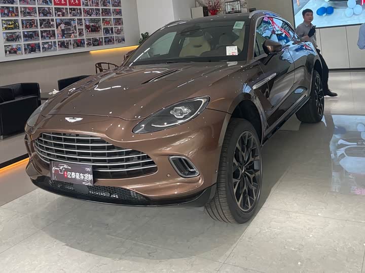 Aston Martin DBX 2024 4.0T V8