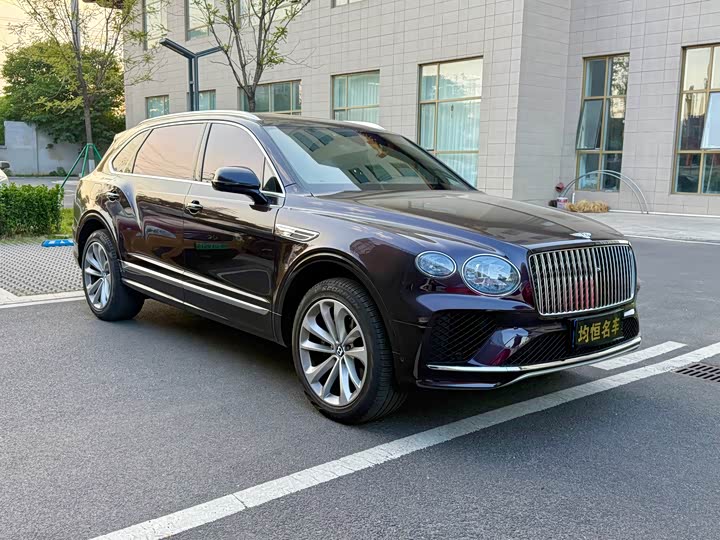 Bentayga 2023 4.0T V8 long wheelbase version