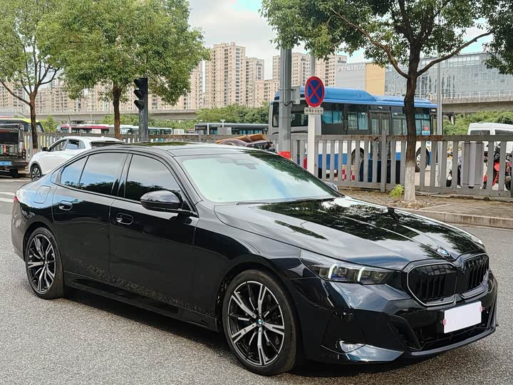 5() 2026 Model 530i Deluxe Version M