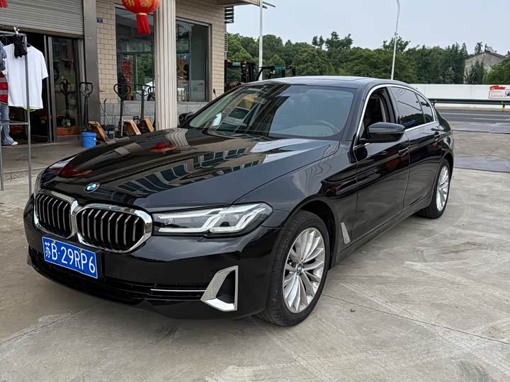 2022 BMW 5 Series 2022 525Li M Sports Package