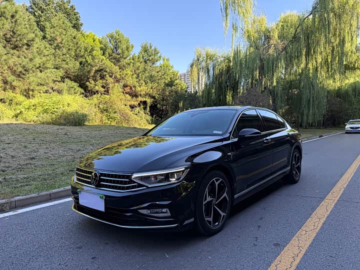 2023 Model 200Anniversary Edition 330TSI DSGLuxury Version