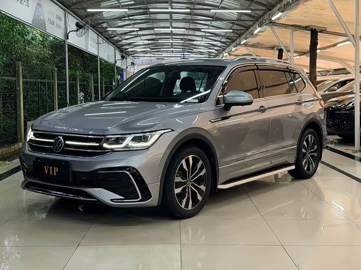 2022 Tiguan L 2022 330TSI automatic two-wheel drive R-Line flagship version