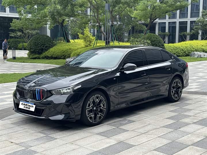 2026 BMW 5 Series 2026 530Li Exclusive M Sports Package